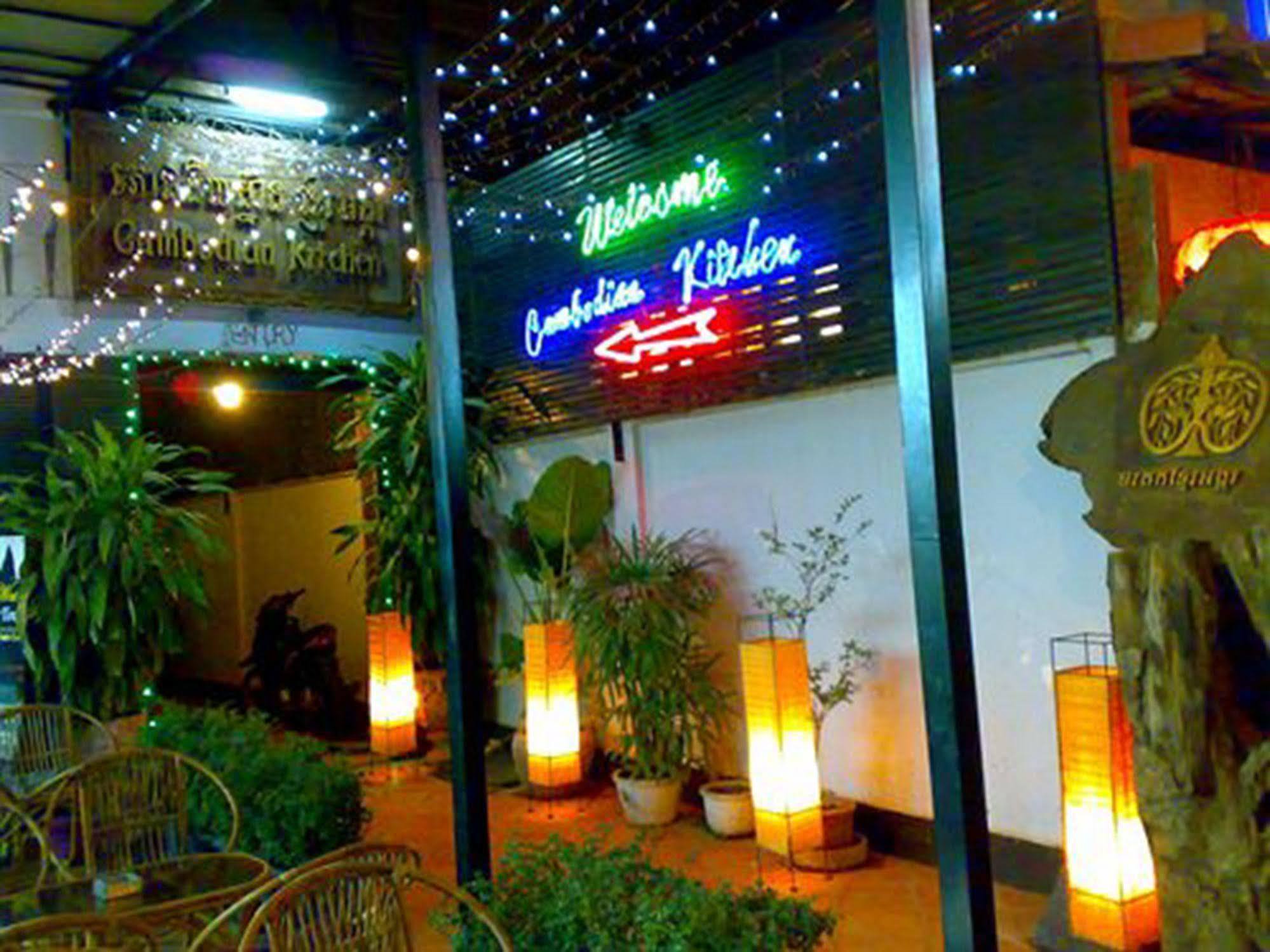 Route 66 Music Restaurant & Hostel سيام ريب المظهر الخارجي الصورة
