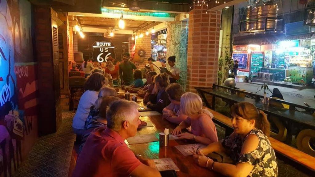 Route 66 Music Restaurant & Hostel سيام ريب المظهر الخارجي الصورة